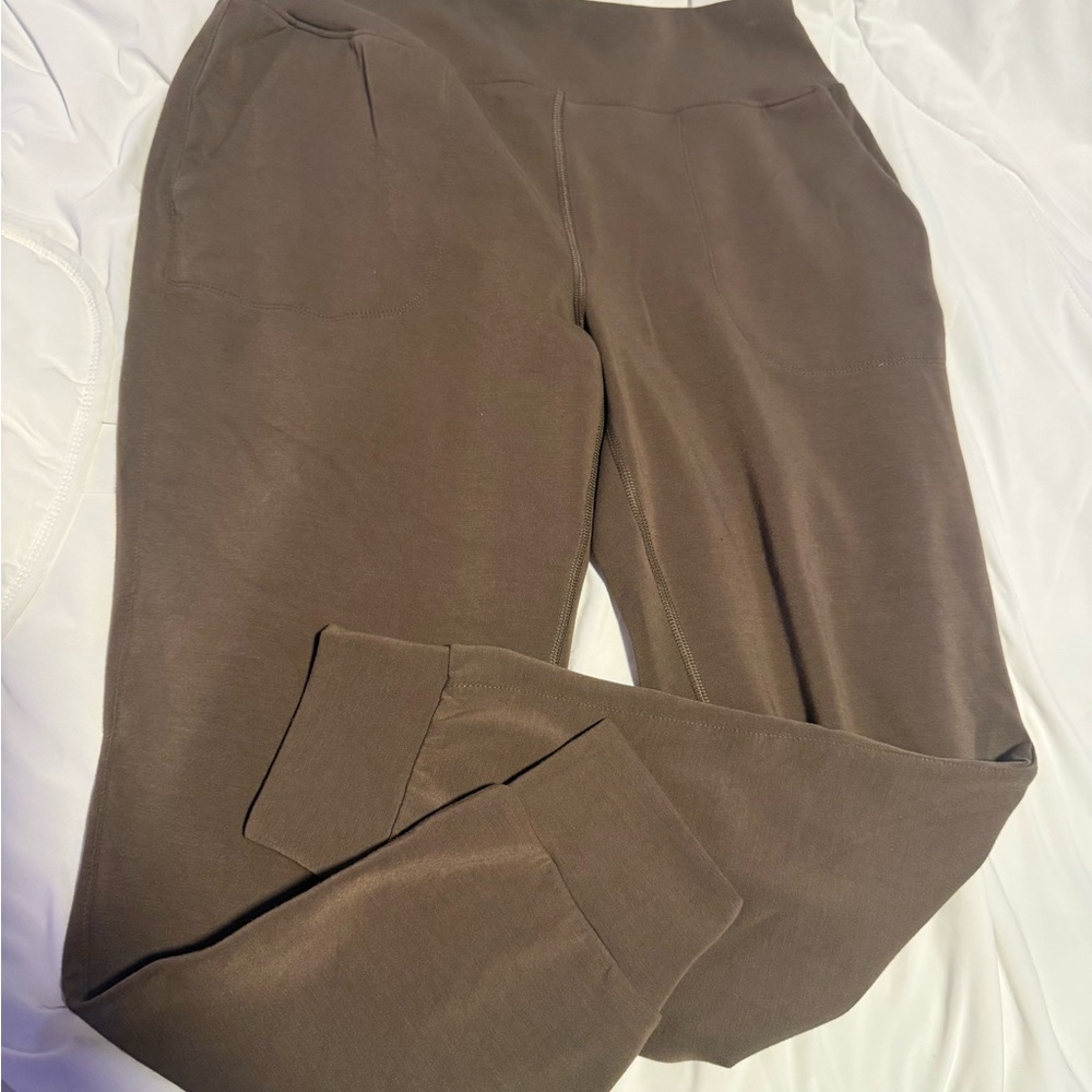 SAGE Collective Women’s olive green Pull-On Jogger size M new without tags . A24